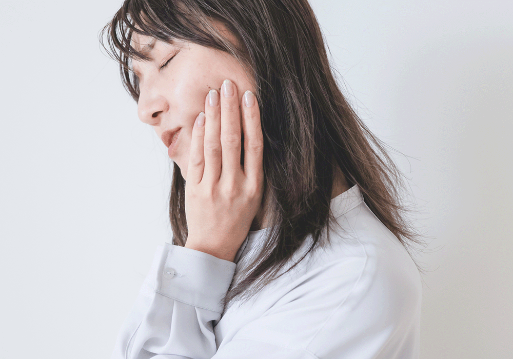 歯が痛い女性