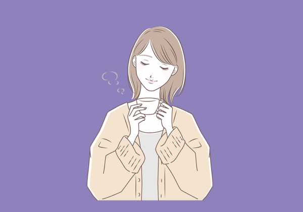 コーヒーをのむ女性